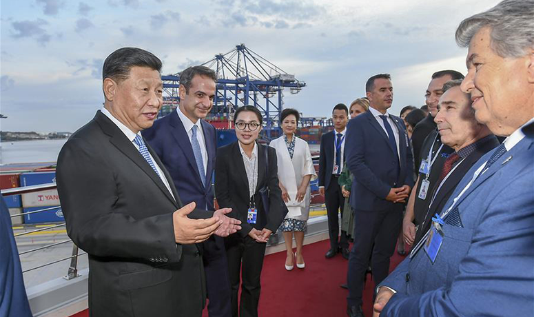 Xi y premier griego visitan puerto de El Pireo, elogian cooperación en Franja y Ruta