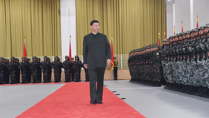 Xi inspecciona la guarnición en Macao del EPL