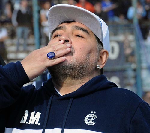 Fútbol: Empata equipo de Maradona como local