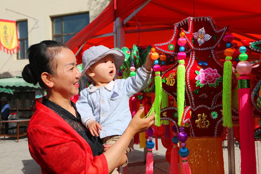 Turismo y consumo de China repuntan durante feriado del Festival del Bote de Dragón