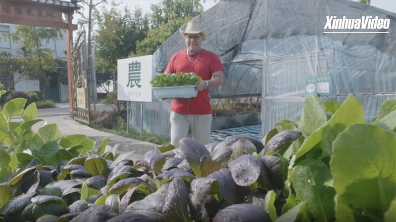 Vendedor cubano de verdura se alegre de su vida en China