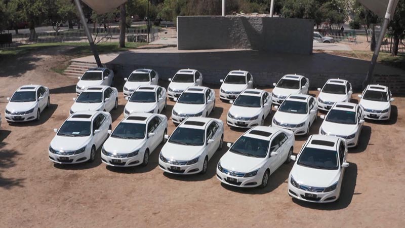 Chile presenta programa para incentivar electromovilidad con taxis eléctricos chinos