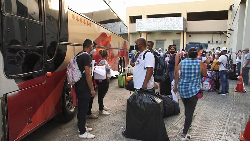 Cerca de 350 nicaragüenses varados en Panamá parten hacia Costa Rica para regresar a su país