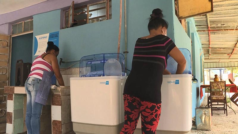 Proyecto de lavandería EspuMás busca empoderar a las mujeres cubanas