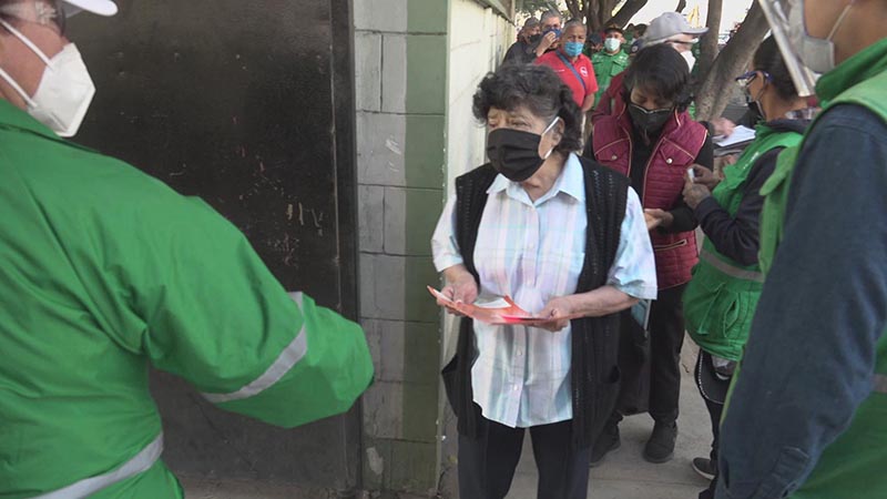 Capital de México inicia aplicación de vacunas de farmacéutica china Sinovac a adultos mayores