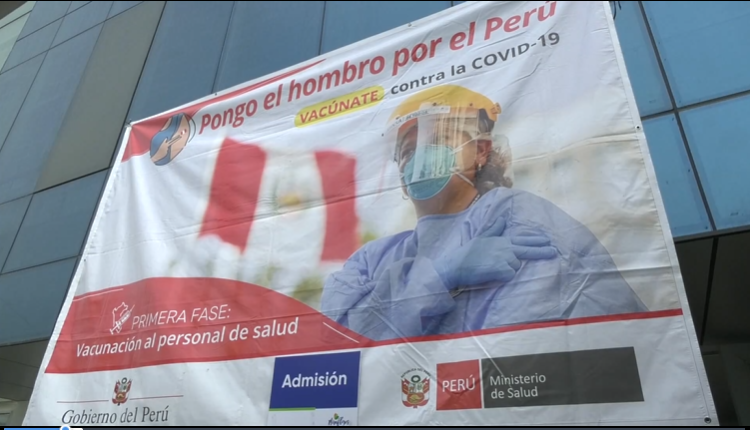 Perú continúa campaña de vacunación de médicos contra COVID-19