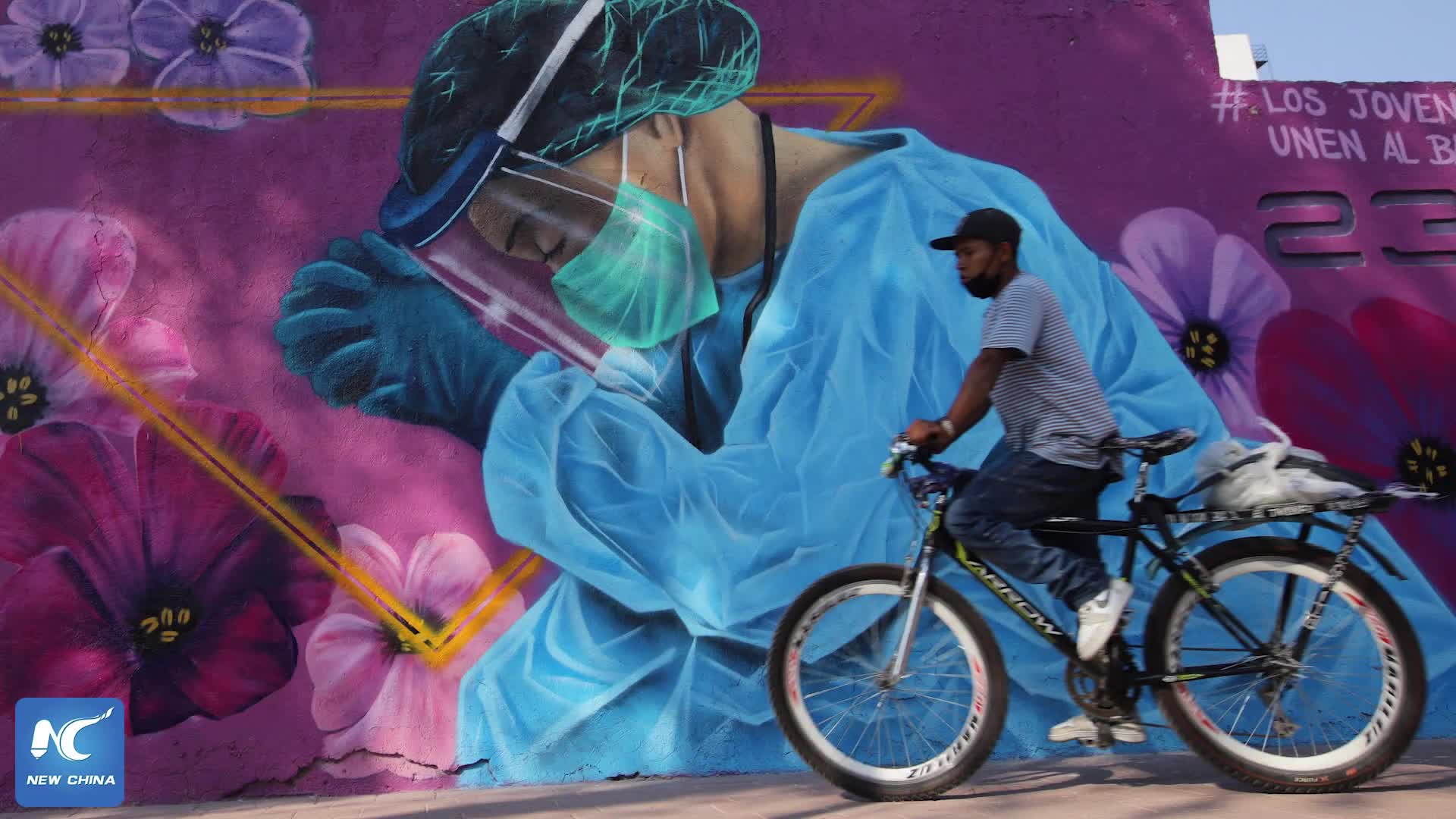 ESPECIAL: La vida en tiempos de pandemia se ilumina con grafitis de artistas latinoamericanos