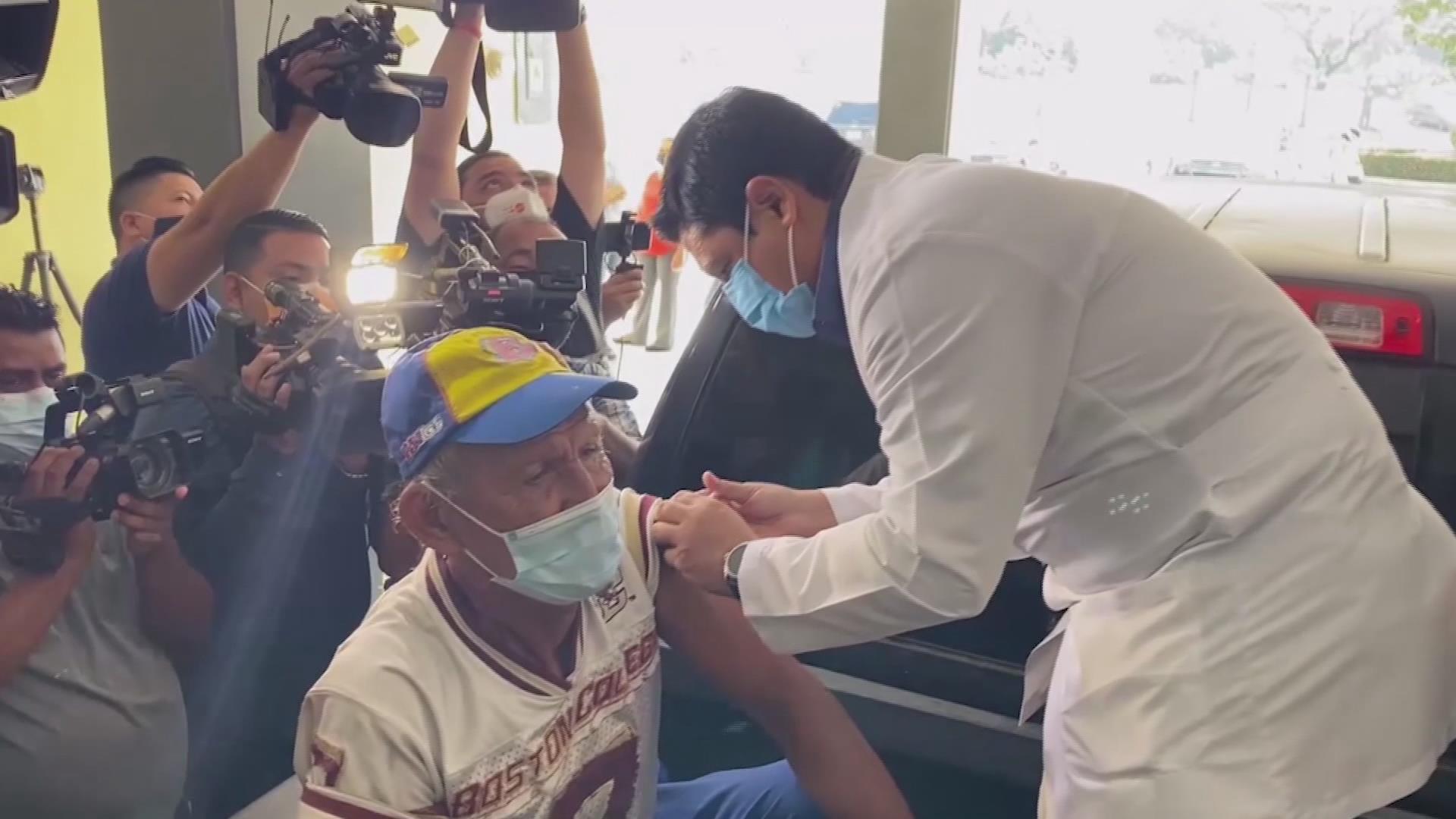 Honduras inicia vacunación contra COVID-19 de adultos mayores con modalidad de autoservicio