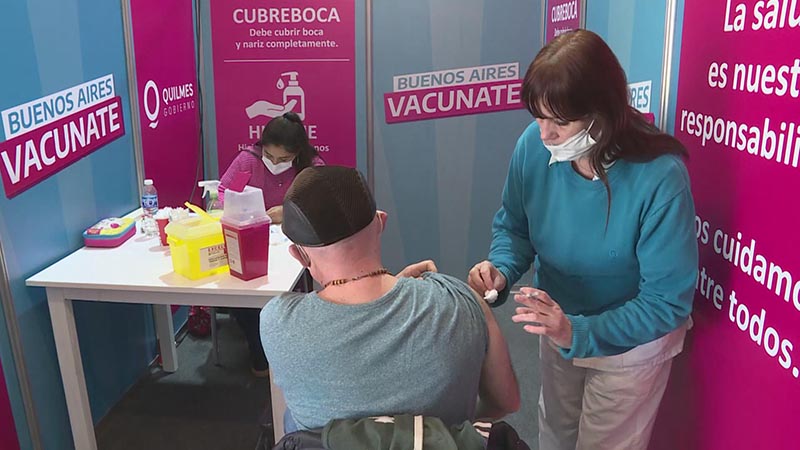 Campaña de vacunación masiva contra COVID-19 alienta optimismo en Argentina
