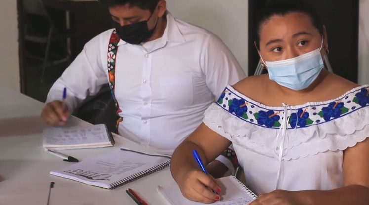 Luchan por preservar lengua indígena en México durante regreso a clases