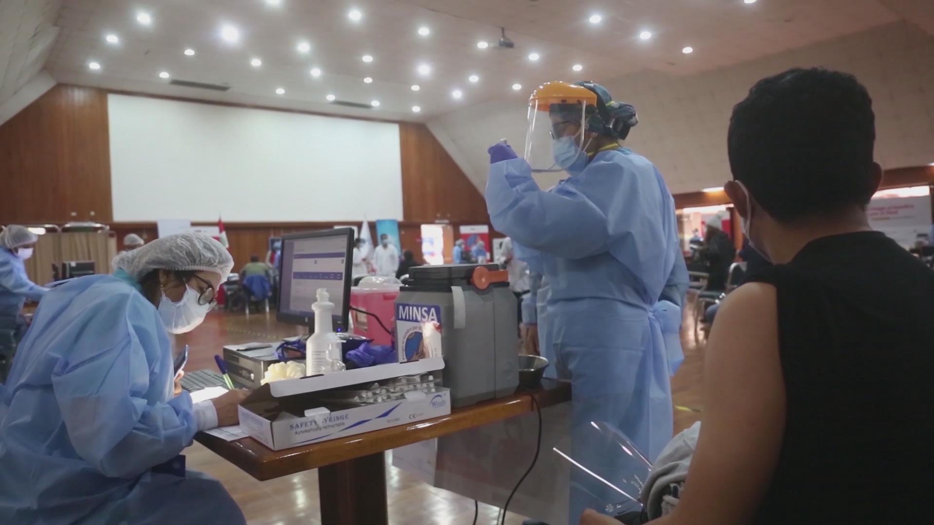 Perú inicia vacunación contra COVID-19 para pacientes con cáncer y VIH