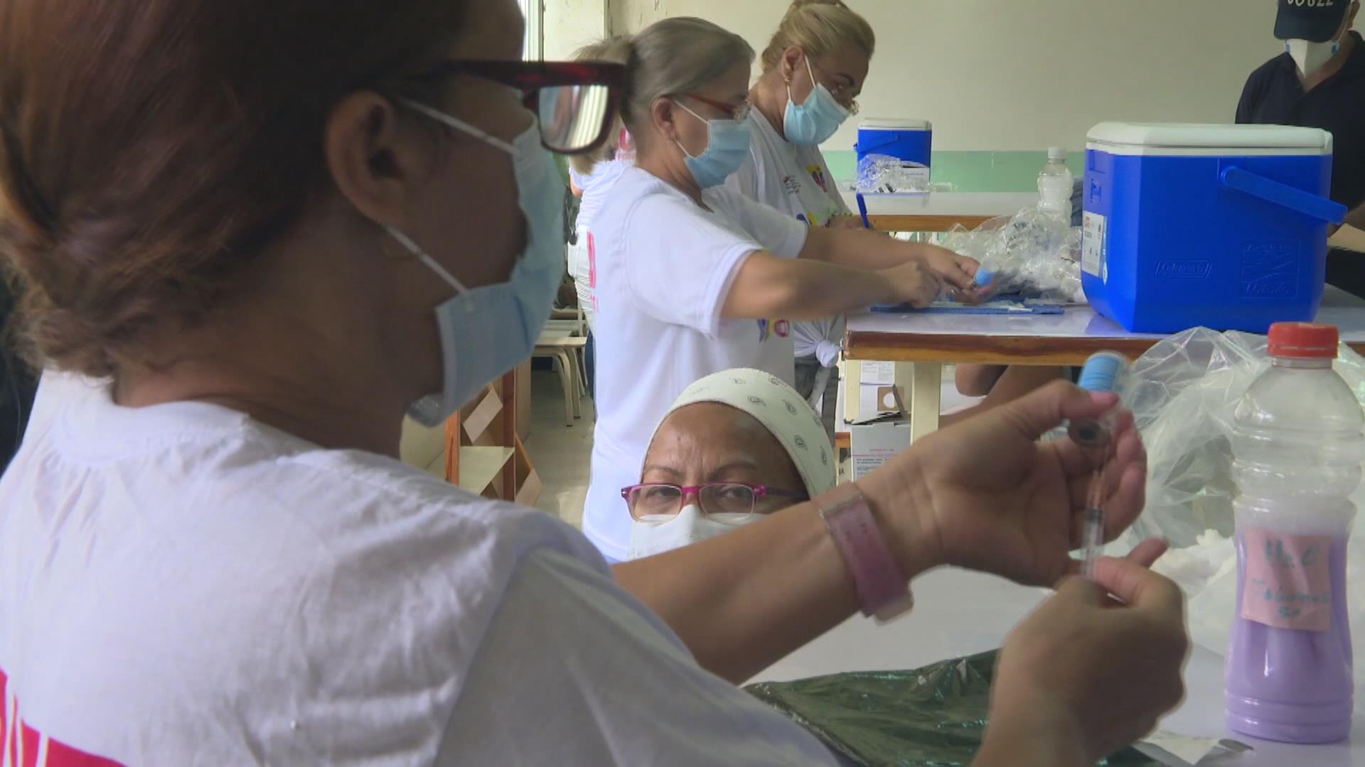 Miles de caraqueños reciben inmunización contra COVID-19 con vacuna cubana Abdala