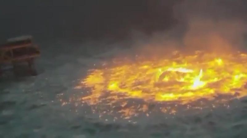 Fuga de gas provoca incendio en línea submarina de gas en Golfo de México