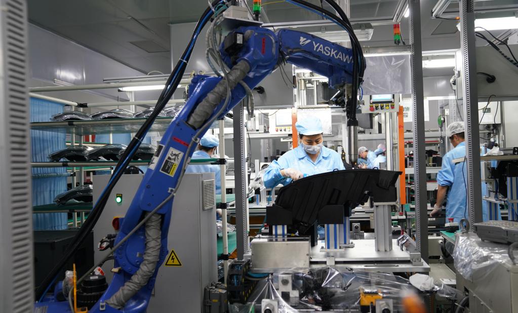 Producción industrial de China crece 15,9 % en primer semestre