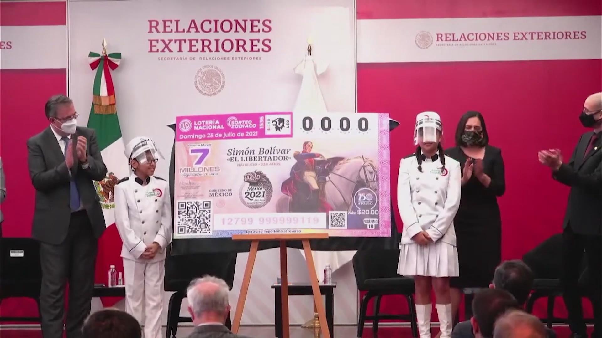 Develan billete de lotería en honor a Simón Bolívar en México