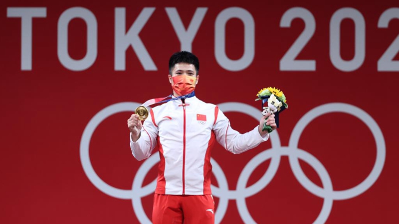 Tokio 2020: Pesista chino Li Fabin se corona campeón olímpico en los 61 kilos