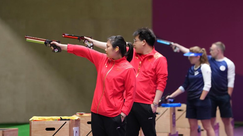 China gana medalla de oro en pistola de aire a 10m por equipos mixtos