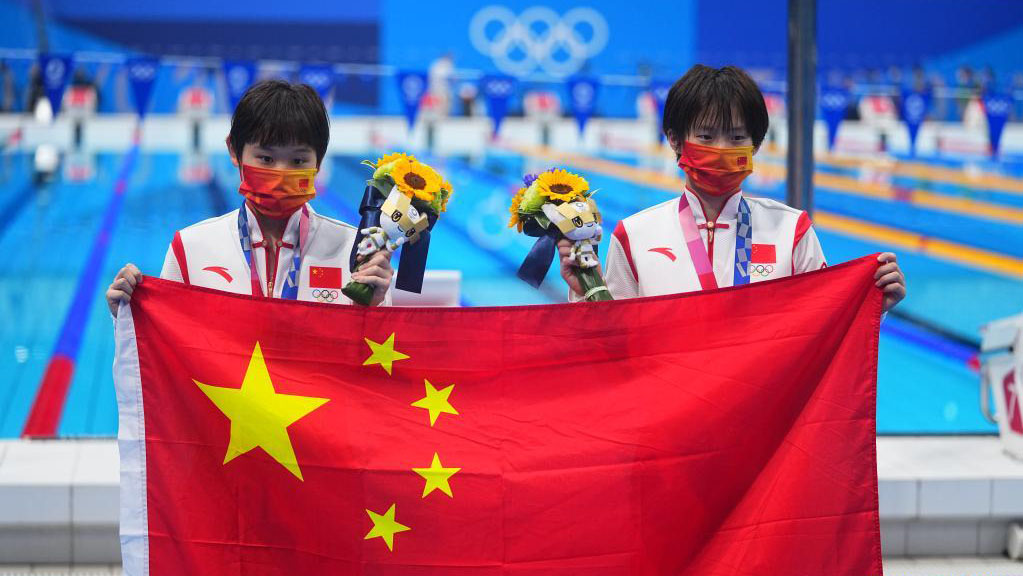 Tokio 2020: Clavadistas chinas Chen Yuxi y Zhang Jiaqi se cuelgan oro en plataforma sincronizada a 10 metros