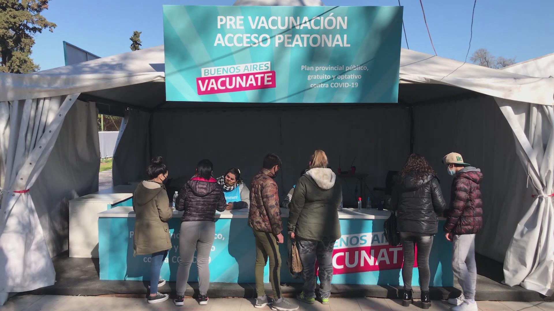 Argentina inicia vacunación de adolescentes de 12 a 17 años contra la COVID-19