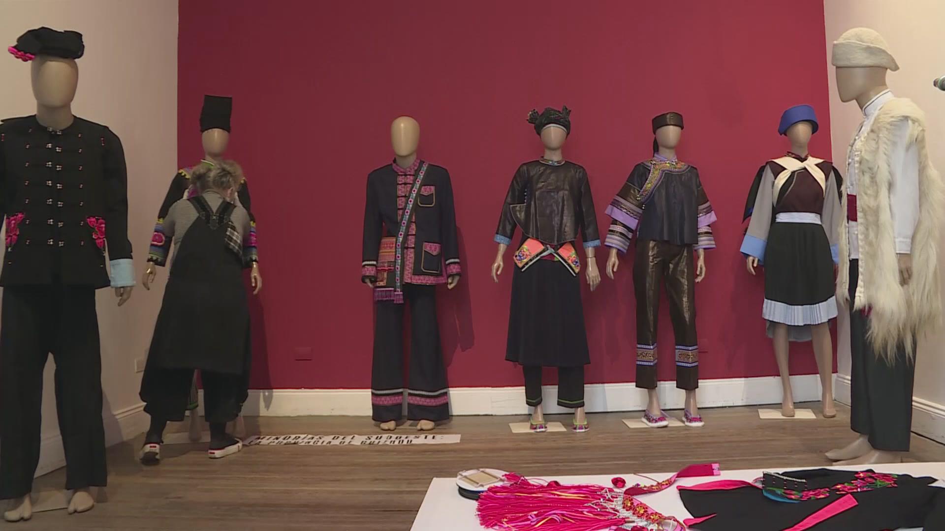 Museo de Buenos Aires acoge colorida muestra de trajes típicos de minorías étnicas de China