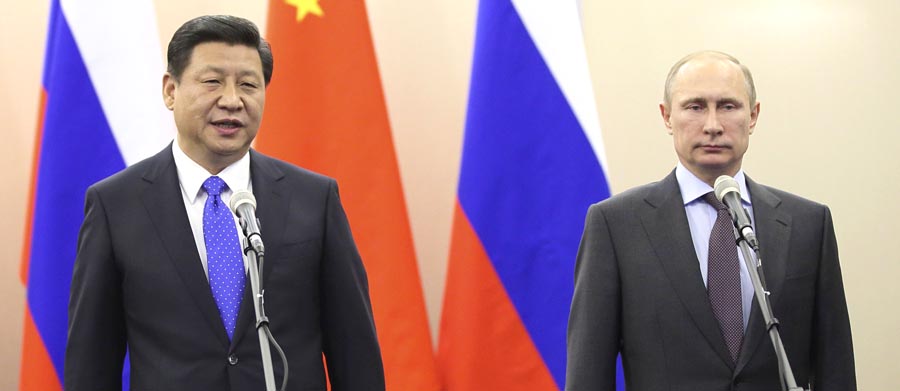 Xi y Putin elogian a marineros chinos y rusos que escoltan armas químicas sirias
