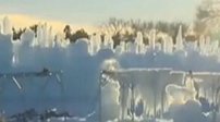 加拿大：数万根冰柱打造“冰冻城堡”