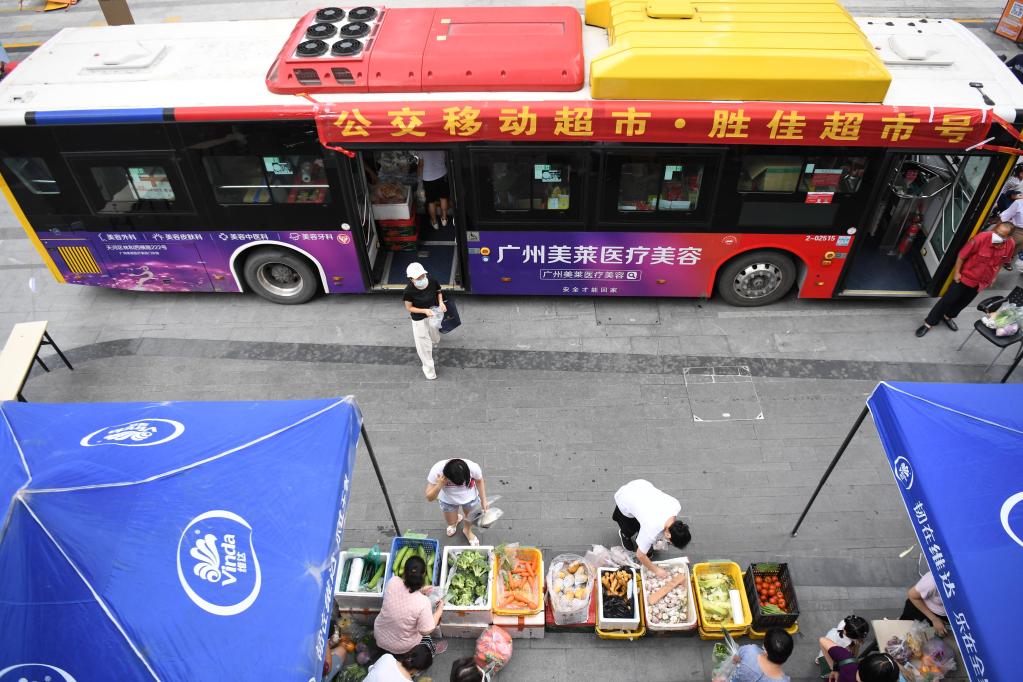 Guangzhou lanza servicio de compra móvil establecido en autobús