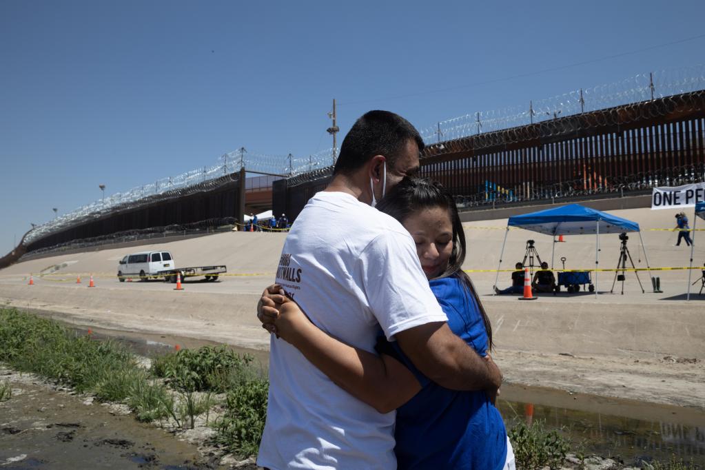 Evento "Abrazos, no muros" en México