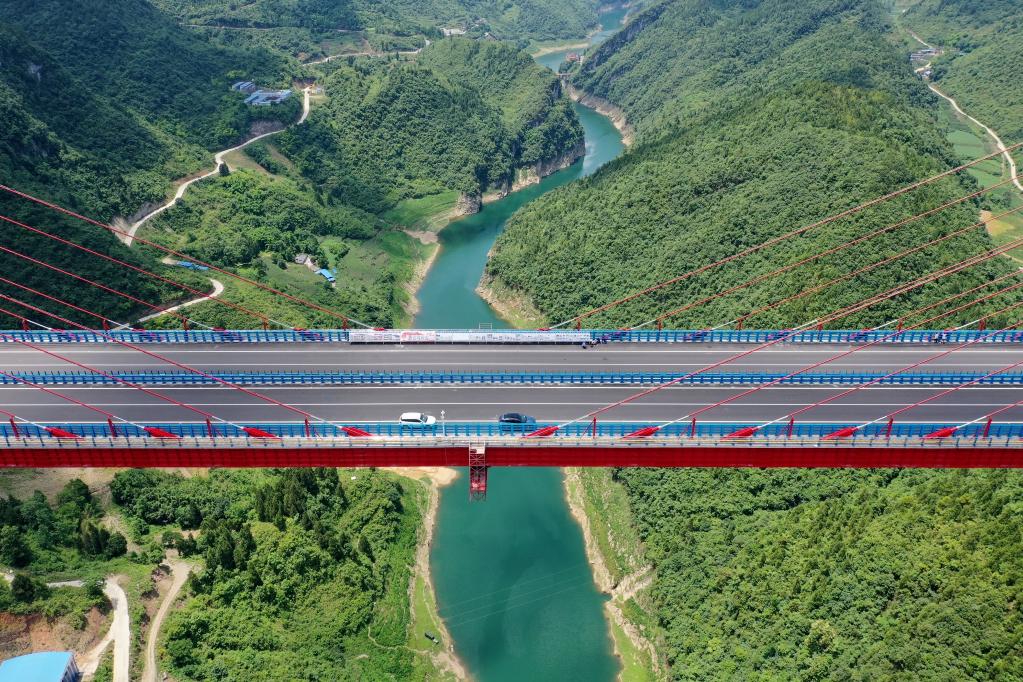 Vista aérea de la autopista Zunyi-Yuqing en Guizhou
