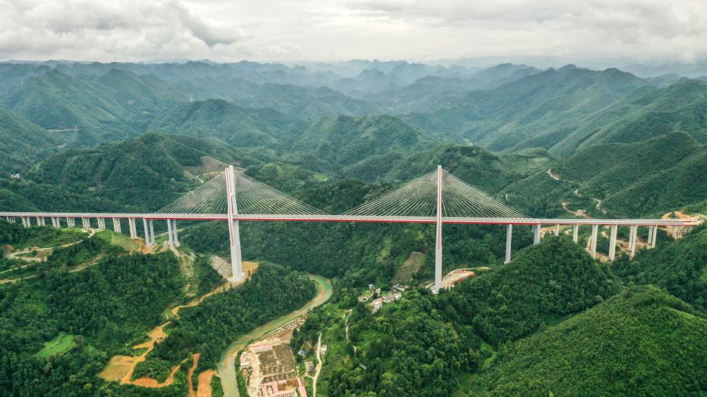 Guizhou: Fue puesta autopista Duyun-Anshun en operación