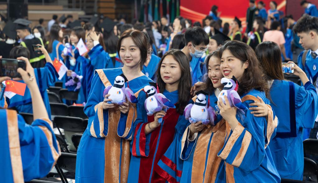 Ceremonia de graduación en Universidad de Estudios Extranjeros de Beijing