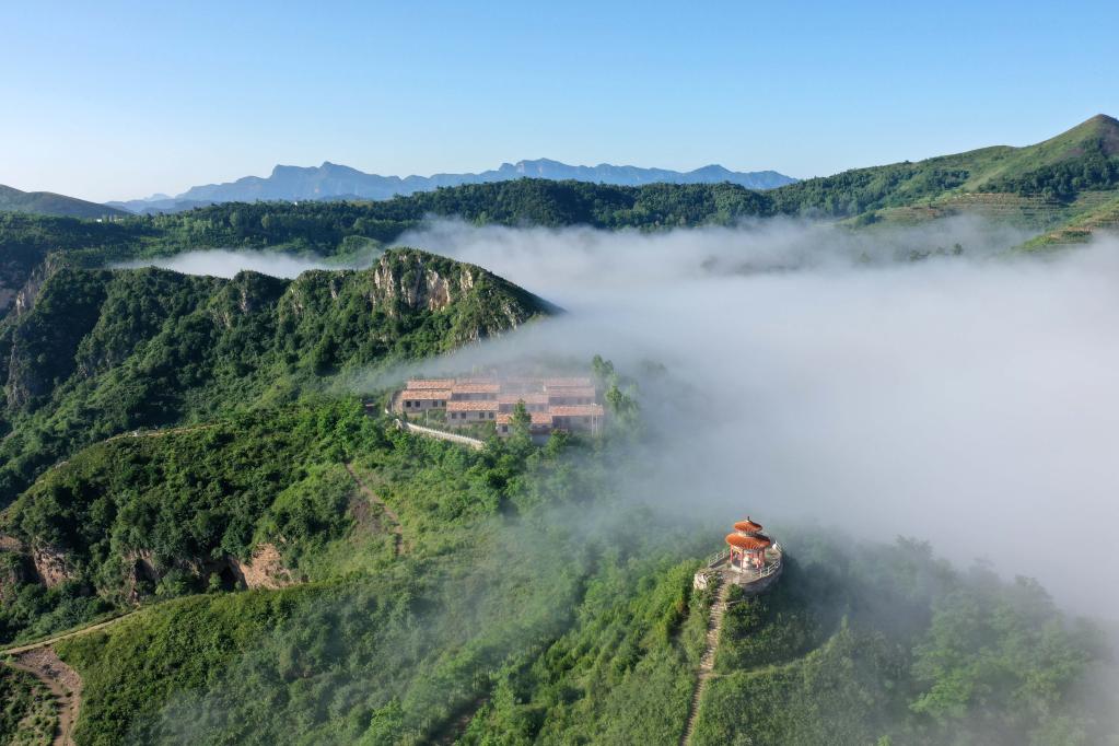 Vista aérea del punto escénico de la montaña Tianhe en Xingtai