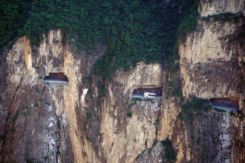 Carretera sobre el acantilado en Pingshun, Shanxi