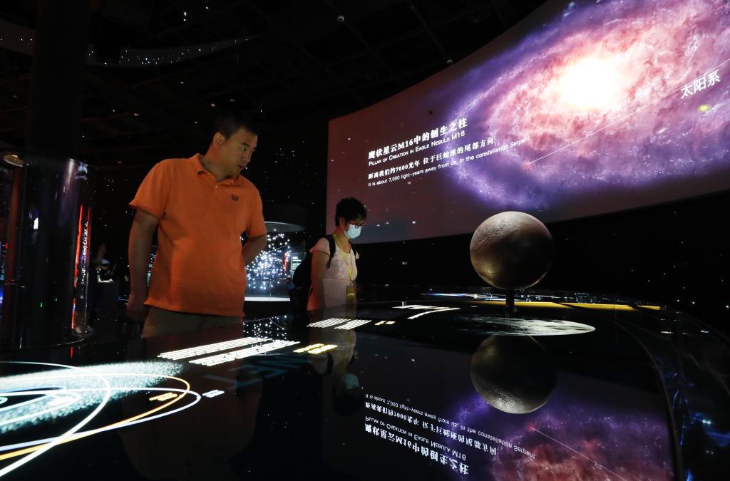 Planetario más grande del mundo abre sus puertas en Shanghai