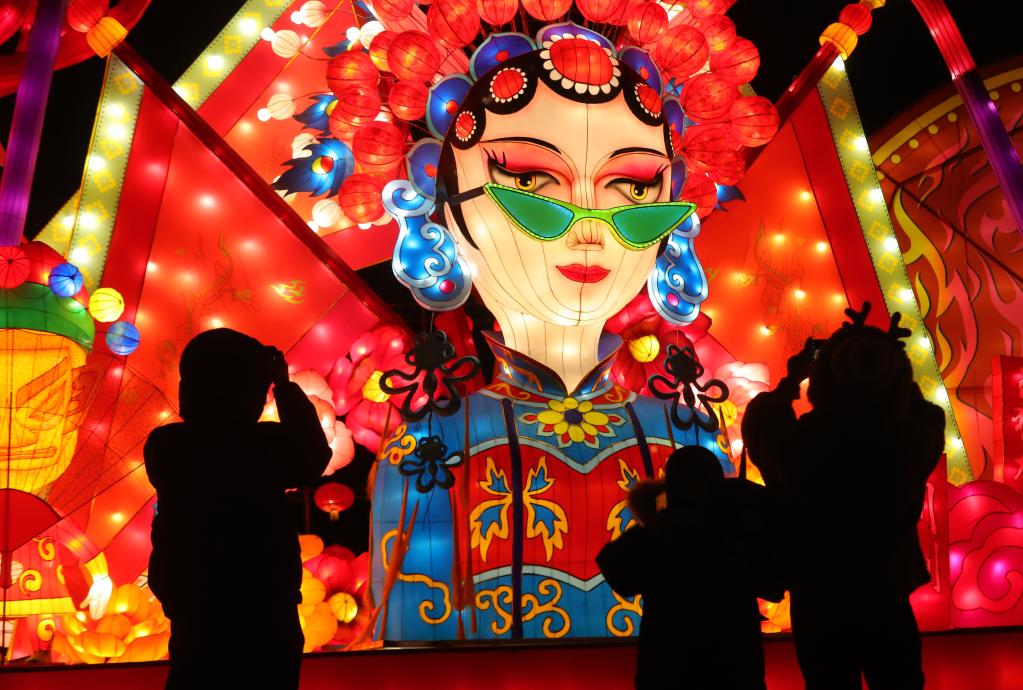 Liaoning: Espectáculo de linternas en celebración del Año Nuevo Lunar chino en Shenyang