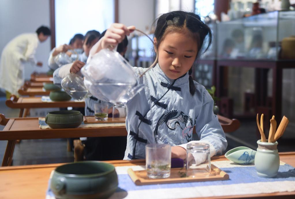 Zhejiang: Poblado de Lishan lleva a cabo actividades para promover cultura china del té