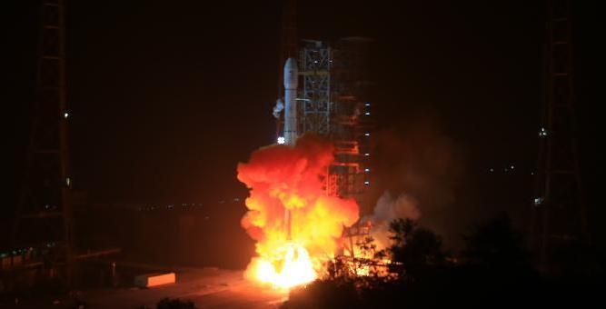 URGENTE: Despega sonda lunar de China con su primer vehículo lunar a bordo