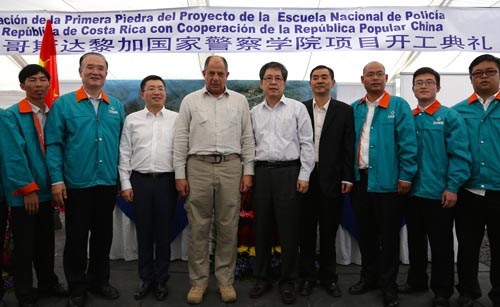 Presidente de Costa Rica coloca la primera piedra de la Escuela Nacional de Policía donada por China