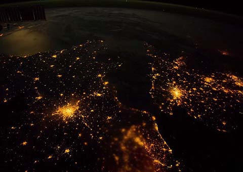Astronauta toma fotos para presentar la belleza de la Tierra