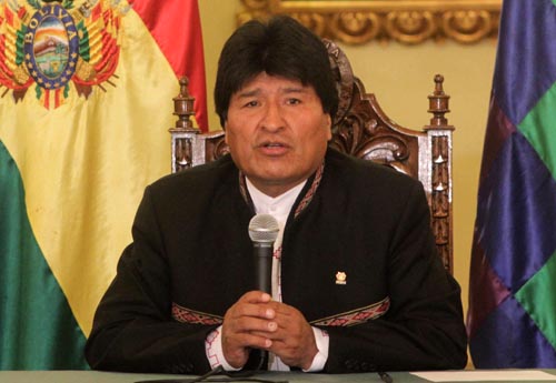 Morales pide a los bolivianos trabajar por el país en 2015