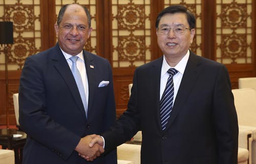 Máximo legislador chino se reúne con presidente costarricense