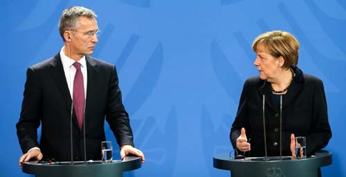 Merkel y jefe de OTAN reiteran solución política para Ucrania
