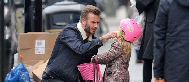 David Beckham toma un paseo con su hija Seven