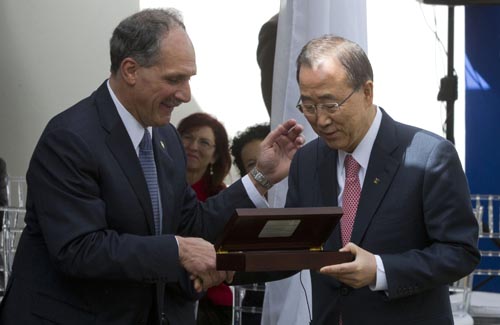 Alcalde de Tegucigalpa entrega llaves de la ciudad a Ban Ki-moon