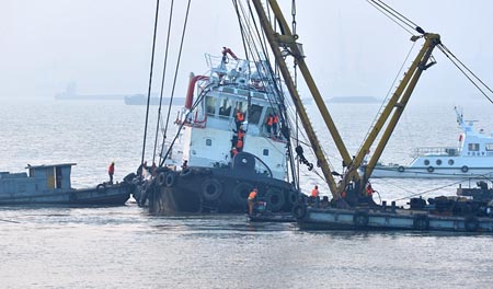Emergen barco accidentado con 22 muertos en este de China