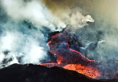 Imágenes de erupción de volcán en Islandia