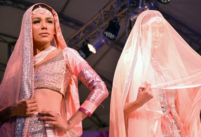 Pakistán: Desfile de moda de creaciones de Sobia en Islamabad