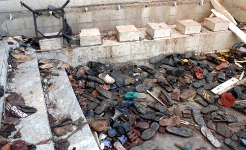 Aumenta a 61 cifra de muertos por explosión en mezquita de sur de Pakistán