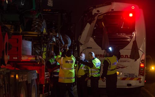 Choque de autobús y camión deja 8 muertos y decenas de heridos en Israel