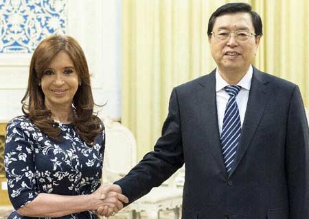 Máximo legislador chino se reúne con presidenta argentina